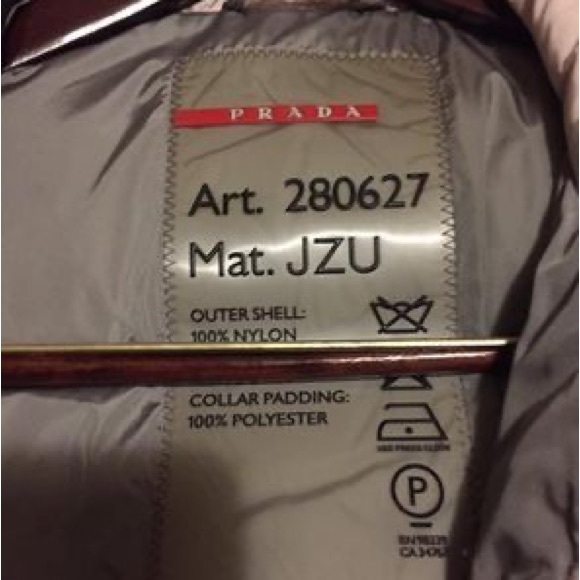 Authentic Prada puffer size small - Picture 2 of 6